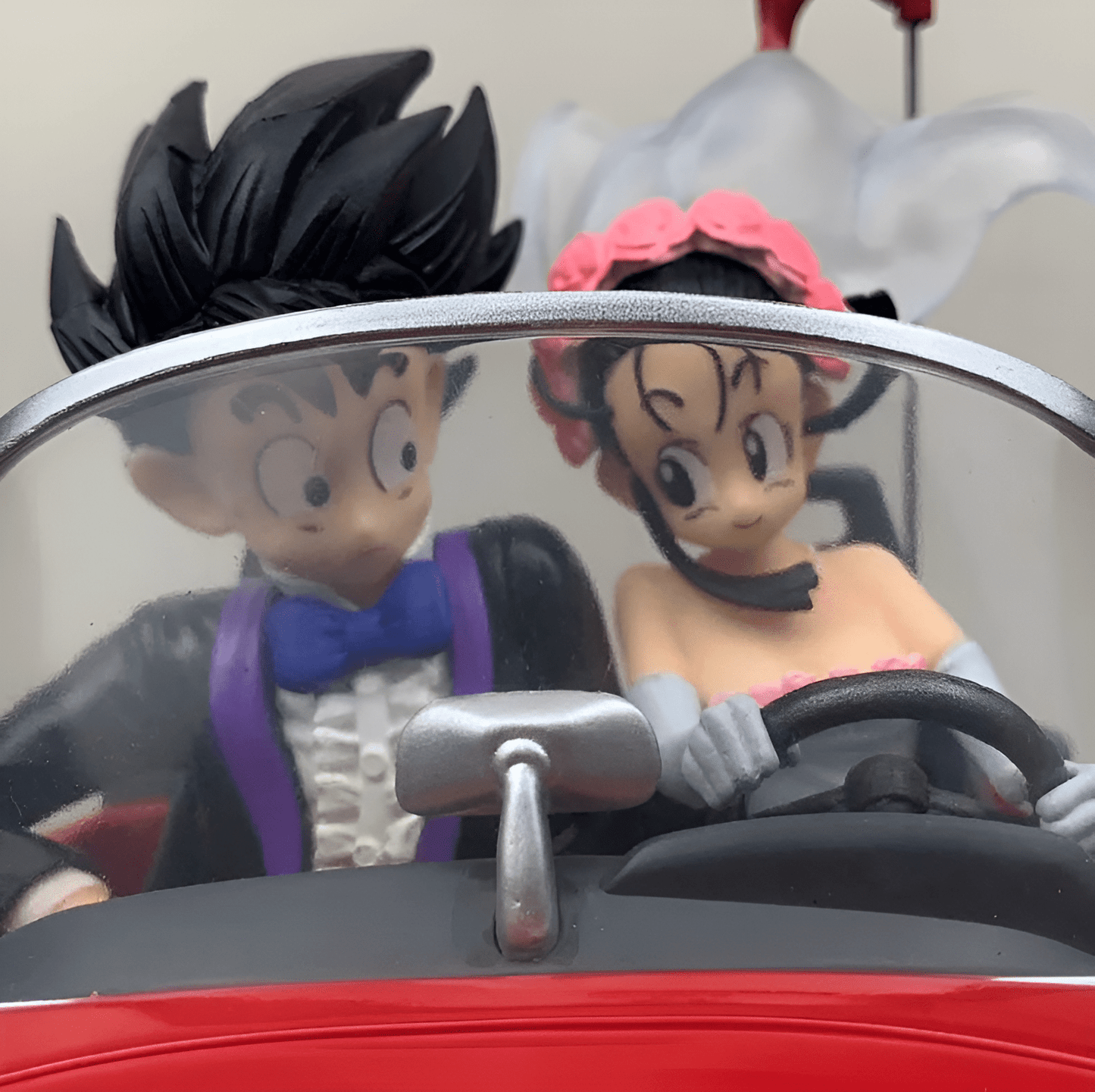 Figurine Dragon Ball Goku & Chichi en Voiture
